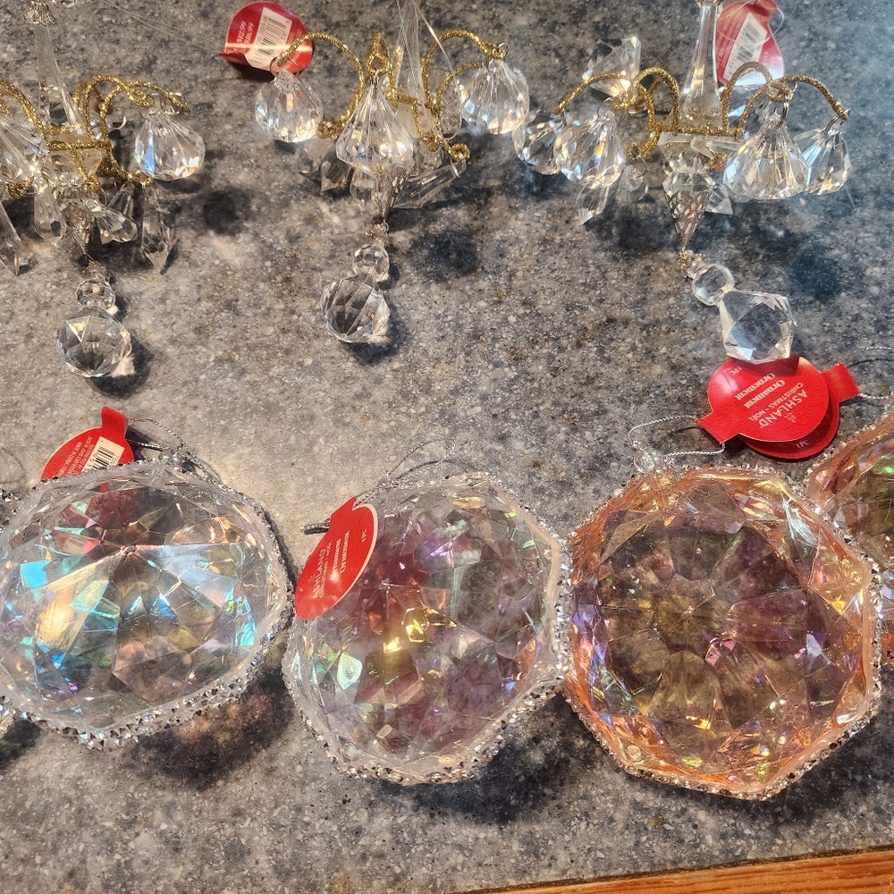 .Nwt 9 pc Christmas  ornaments .